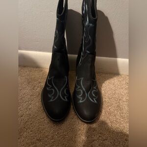 Stylish Black Embroidered Women's Boots